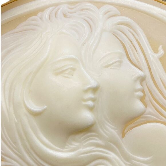 Vintage Victorian Art Nouveau Cameo Oval gold tone Gilt Frame Brooch pin 1970s - Picture 2 of 9